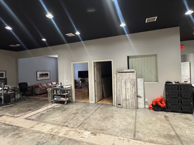 More Photos Of 2415 N Albany Ave, Tampa Flex For Lease