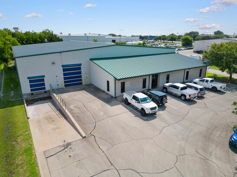Primary Photo Of 720 Venture Dr, Woodway Warehouse For Lease