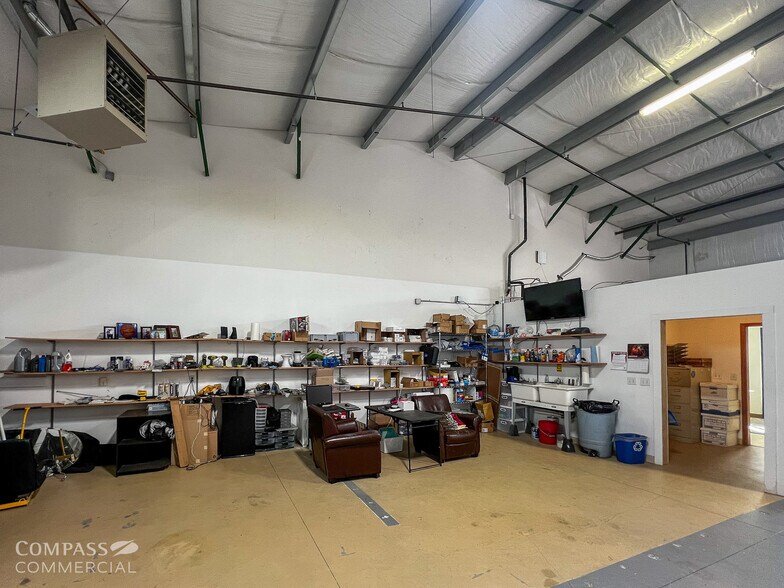 More Photos Of 20720 High Desert Ln, Bend Warehouse For Lease