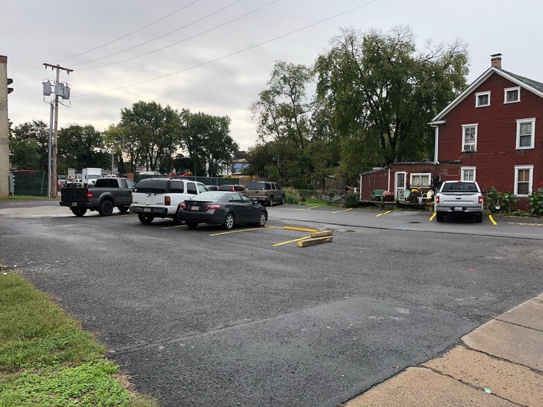 More Photos Of 686-688 Pennsylvania Ave, Hagerstown Flex For Sale