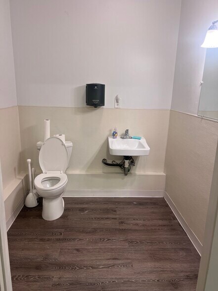 More Photos Of 6511 E Serrano Ave, Anaheim Office For Lease