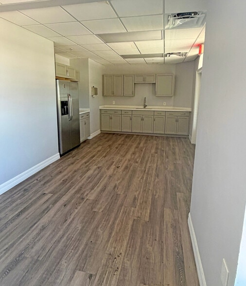 More Photos Of 725 Cape Coral Pky W, Cape Coral Loft Creative Space For Sale