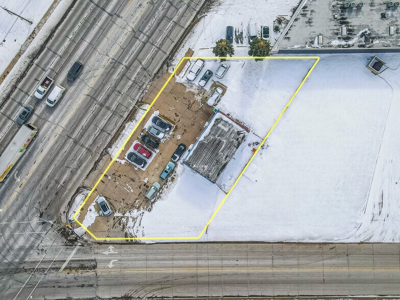 More Photos Of 25985 Groesbeck Rd, Warren Auto Repair For Sale