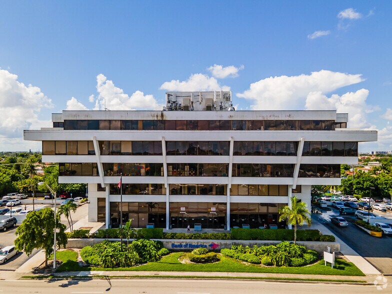 More Photos Of 900 W 49th St, Hialeah Medical For Lease