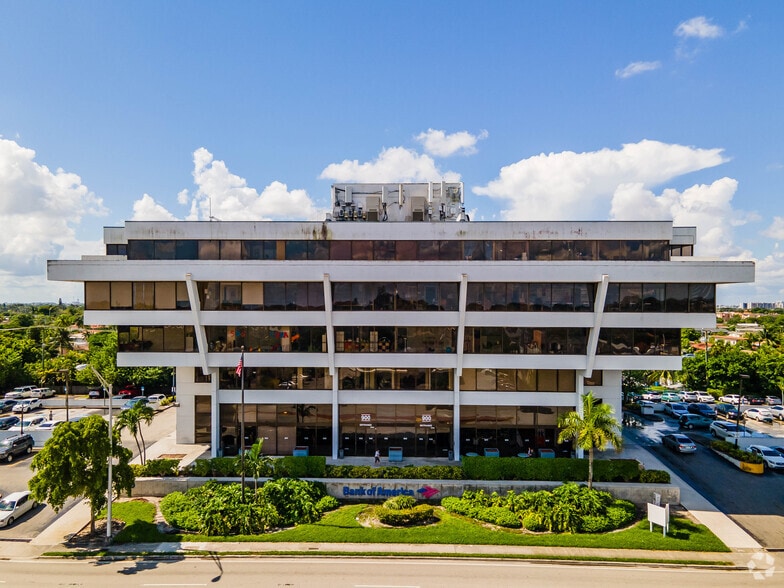 More Photos Of 900 W 49th St, Hialeah Medical For Sale