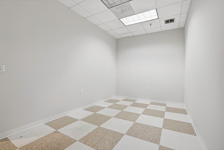 More Photos Of 625 Main St, Fitchburg Office Residential For Lease