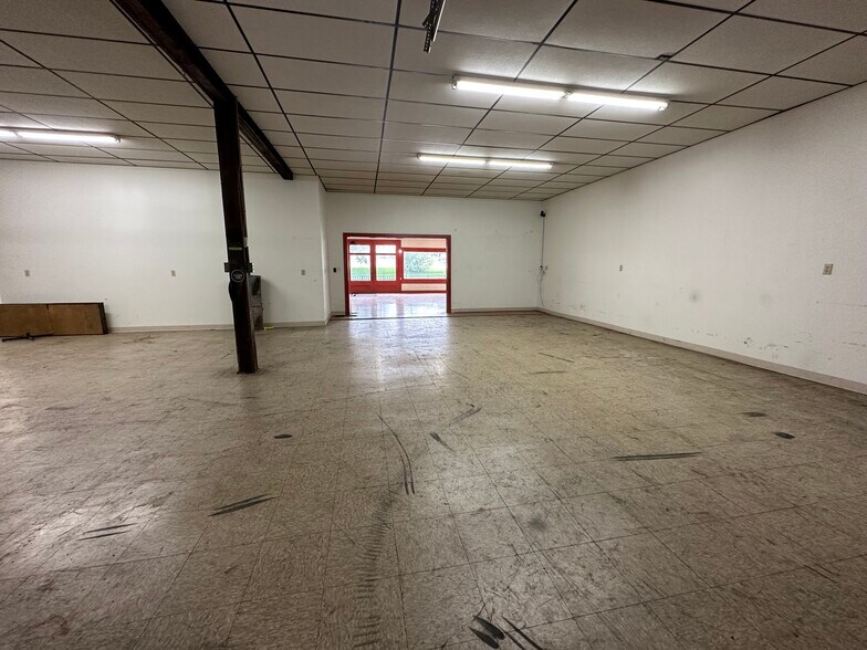 More Photos Of 322 W 3rd St, Bloomington General Retail For Sale