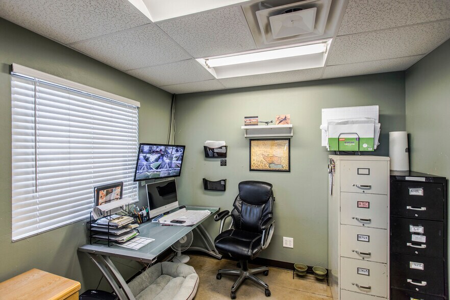 More Photos Of 39812 Hazel Dell Rd, Shawnee Veterinarian Kennel For Sale