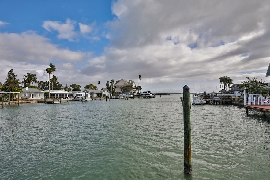 More Photos Of 515 129th Ave, Madeira Beach Apartments For Sale