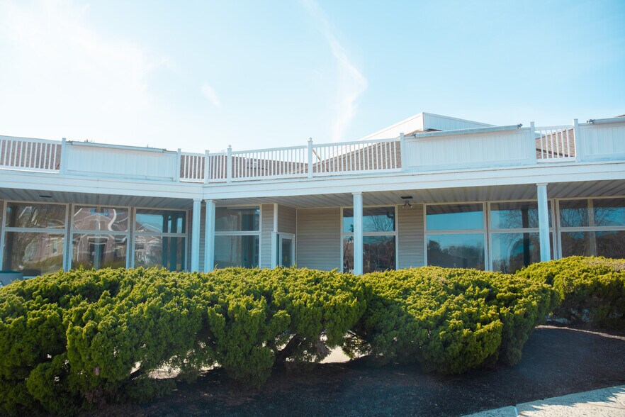 More Photos Of 1 Plaza Dr, Toms River General Retail For Lease