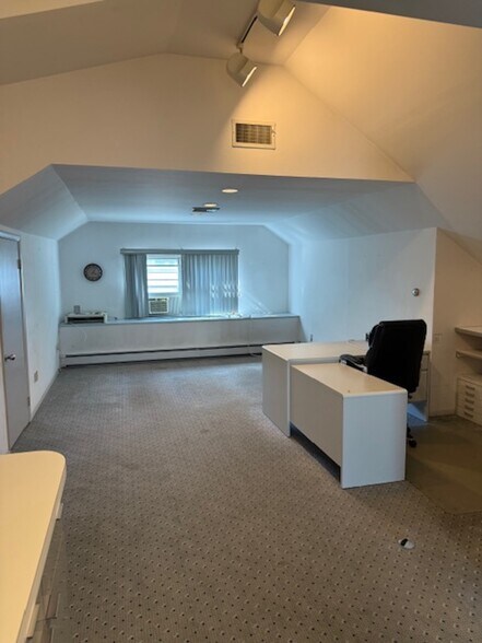 More Photos Of 629 W Mount Pleasant Ave, Livingston Office For Lease