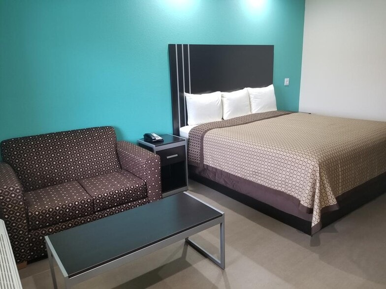 More Photos Of 5525 7th St, Bay City Hotel For Sale