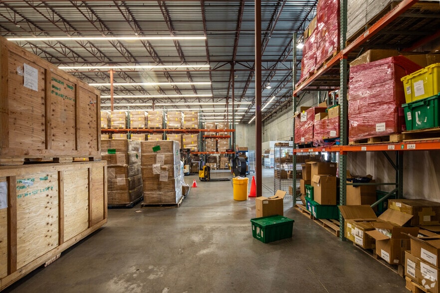 More Photos Of 5035 W Hillsborough Ave, Tampa Warehouse For Lease