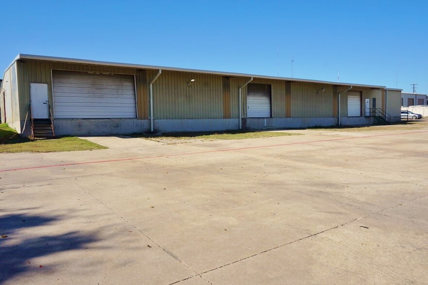 More Photos Of 902 Kck Way, Cedar Hill Distribution For Sale