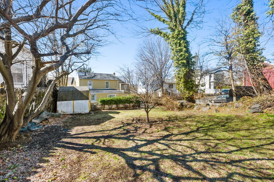 More Photos Of 15 Henry St, Greenwich Multifamily For Sale