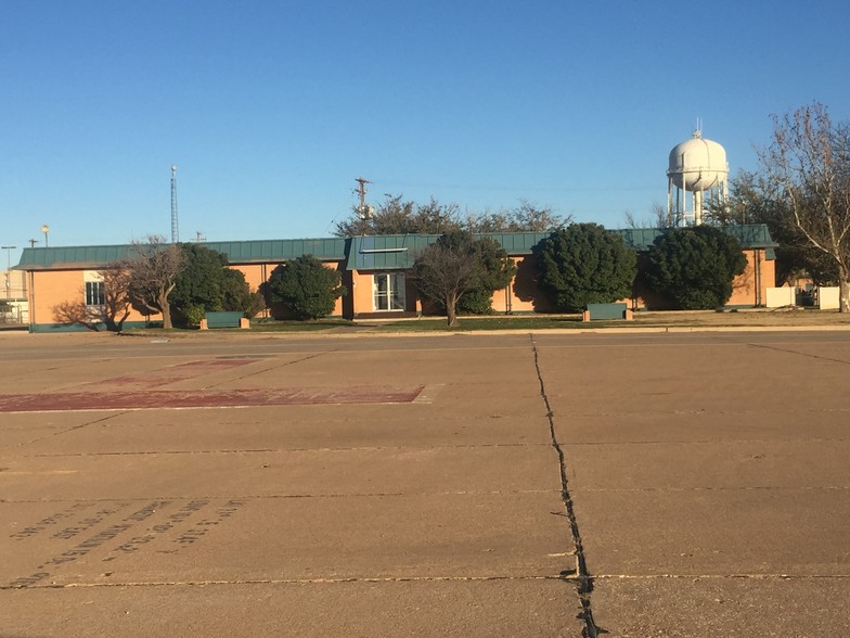 Primary Photo Of 510 Davis Dr, Lubbock Office For Lease