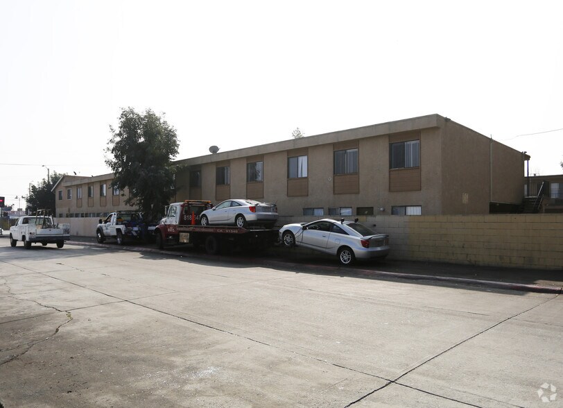 More Photos Of 7505-7507 Woodman Ave, Van Nuys Apartments For Sale