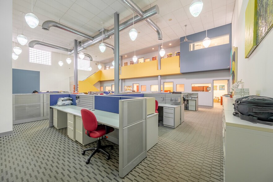 More Photos Of 8950 127th St, Richmond Hill Warehouse For Sale