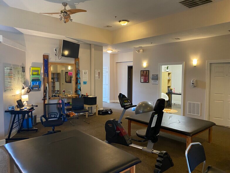 More Photos Of 350 SW Greenwich Dr, Lee's Summit Storefront Retail Office For Sale