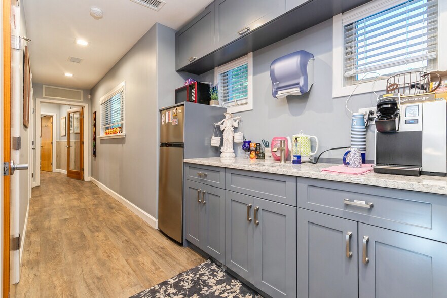 More Photos Of 1420 Montauk Hwy, Oakdale Medical For Lease
