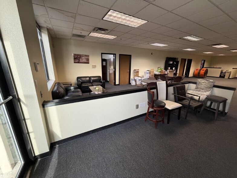 More Photos Of 208 Maurin Rd, Chehalis Warehouse For Lease