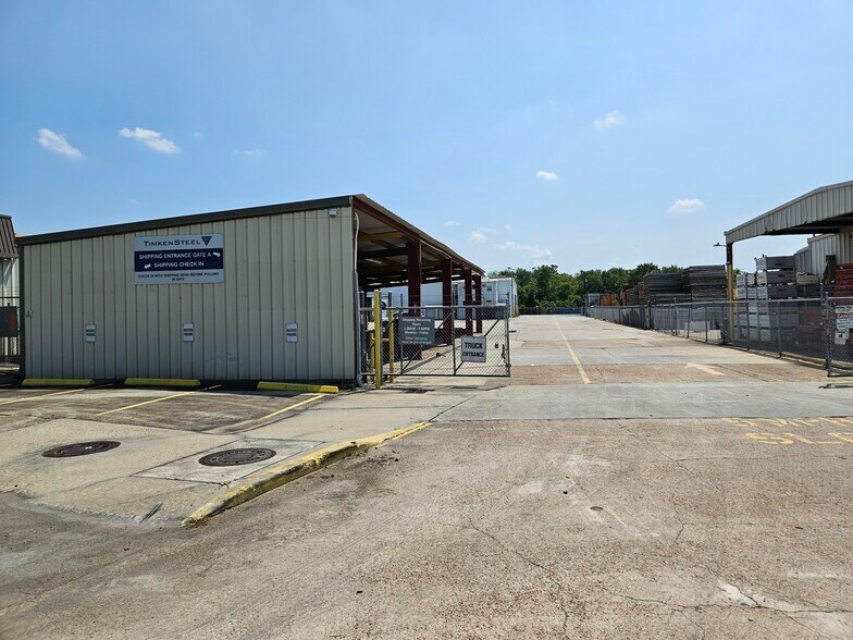 More Photos Of 14730 Yarberry St, Houston Unknown For Lease