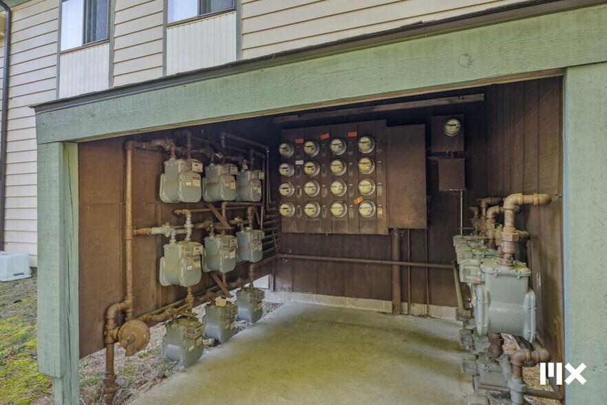 More Photos Of 70 N Lester St, White Cloud Apartments For Sale