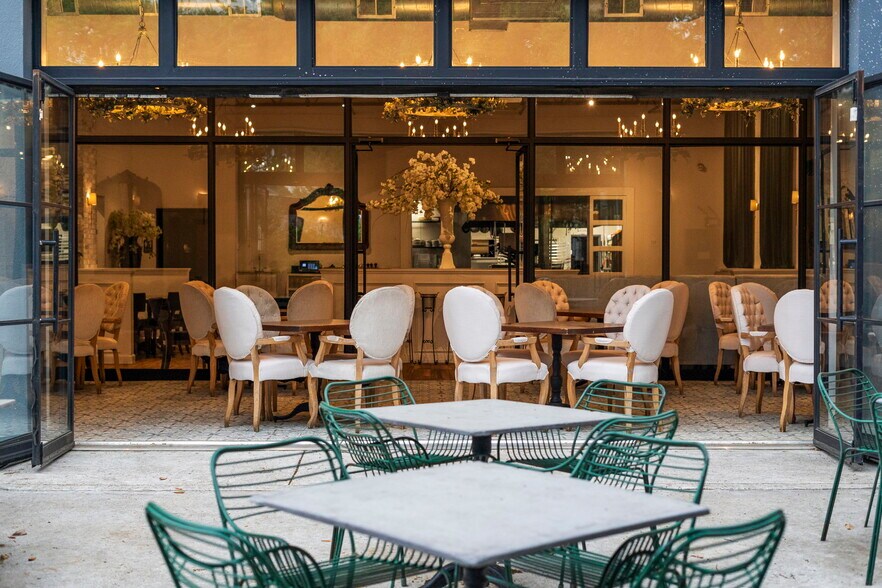 More Photos Of 1344 Yale St, Houston Restaurant For Sale