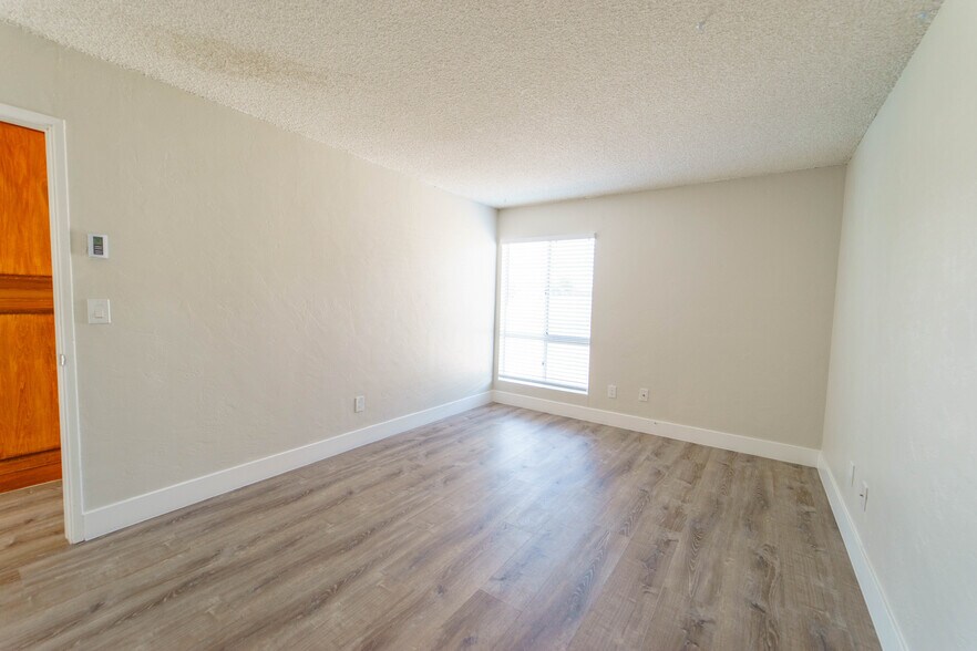 More Photos Of 12430 Oak Knoll Rd, Poway Apartments For Sale