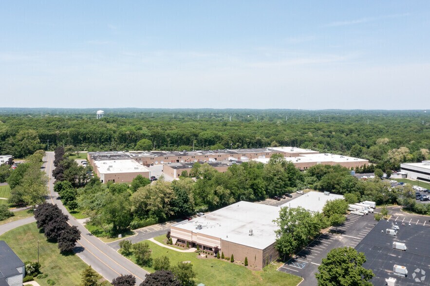 More Photos Of 390 Oser Ave, Hauppauge Warehouse For Lease