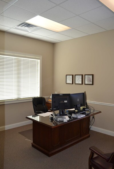 More Photos Of 3930 Mezzanine Dr, Lafayette Medical For Lease