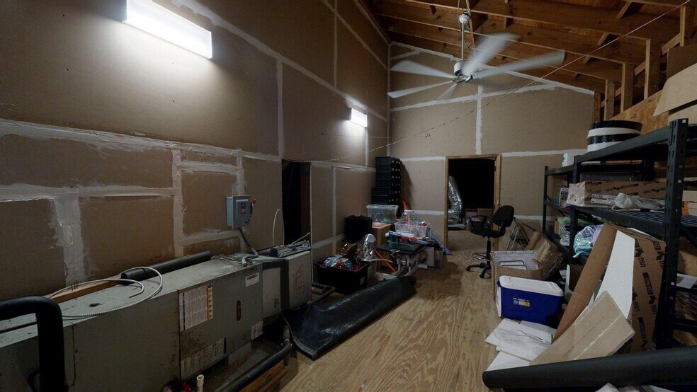 More Photos Of 3663 S Dairy Ashford Rd, Houston Veterinarian Kennel For Sale
