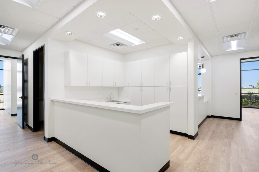 More Photos Of 11905 Bolthouse Dr, Bakersfield Unknown For Lease