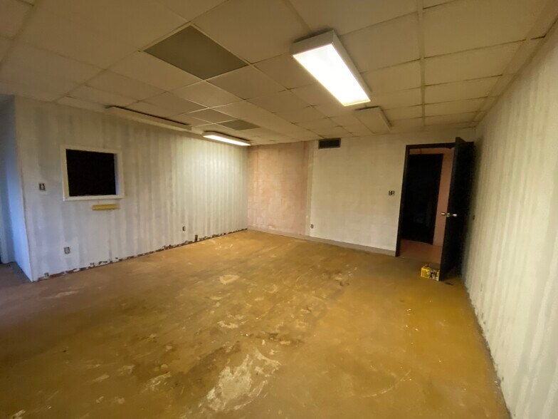 More Photos Of 901 Charleston Ave, Mattoon Medical For Lease