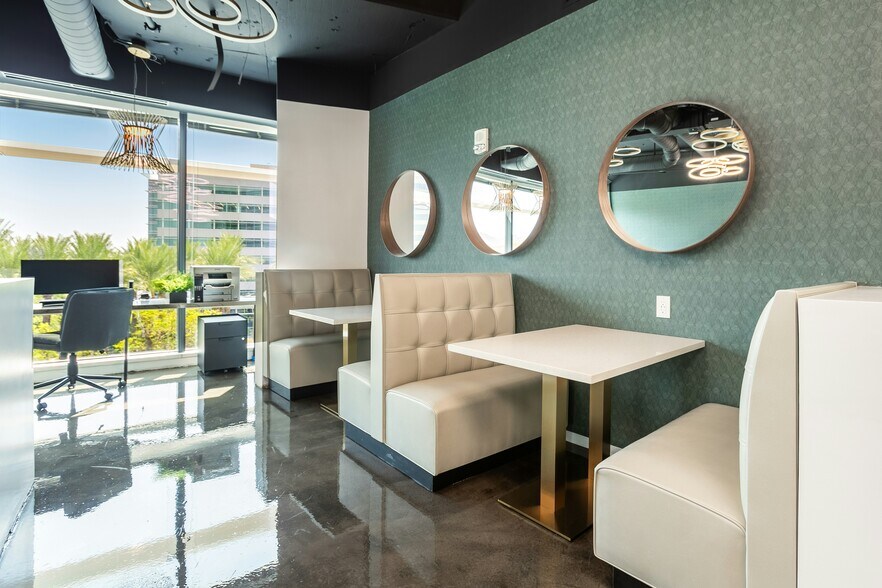 More Photos Of 2325 E Camelback Rd, Phoenix Office For Lease