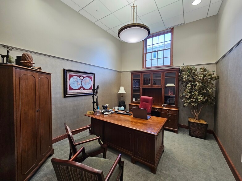 More Photos Of 708 Center Ave, Bay City Office For Sale