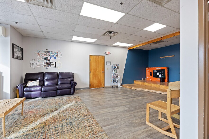 More Photos Of 2 Bangor St, Augusta Office For Sale
