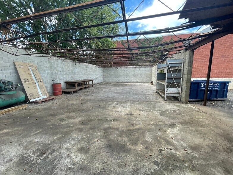 More Photos Of 1074 Martin Luther King Jr Blvd, Columbus Manufacturing For Lease