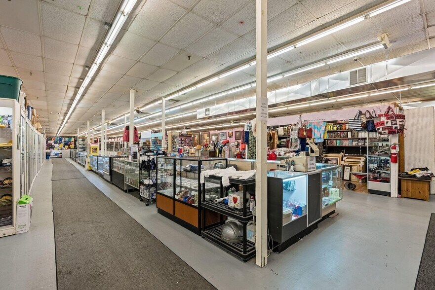 More Photos Of 4170 W Broad St, Columbus Storefront For Sale