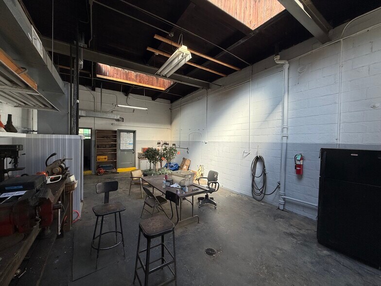 More Photos Of 801 Garasches Ln, Wilmington Warehouse For Sale