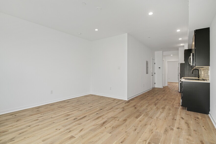 More Photos Of 1246 N Front St, Philadelphia Office For Sale