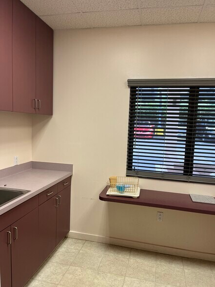 More Photos Of 134 Puuhonu Way, Hilo Medical For Lease