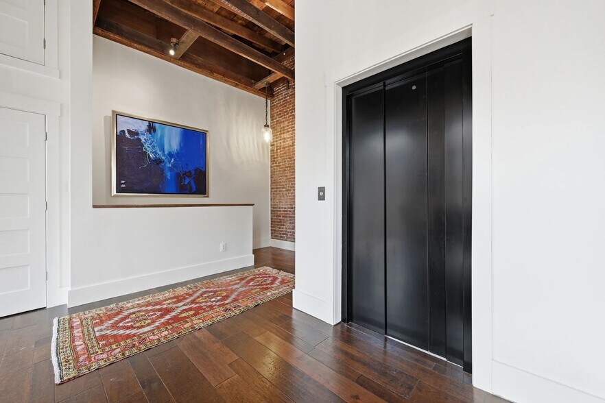 More Photos Of 443 Walnut St, Sewickley Flex For Sale