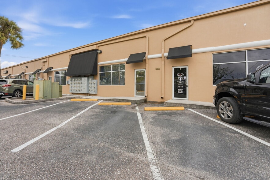 Primary Photo Of 5404 Hoover Blvd, Tampa Medical For Sale