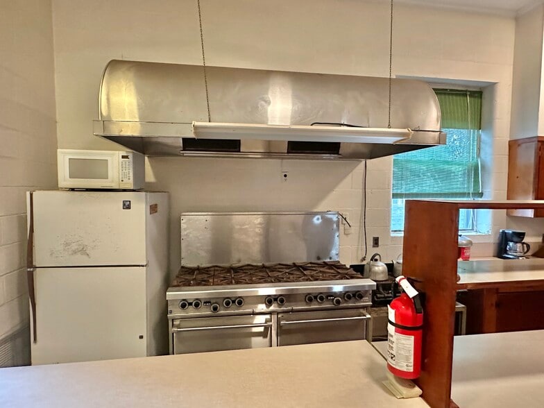 More Photos Of 206 Church St, Vienna Religious Facility For Sale