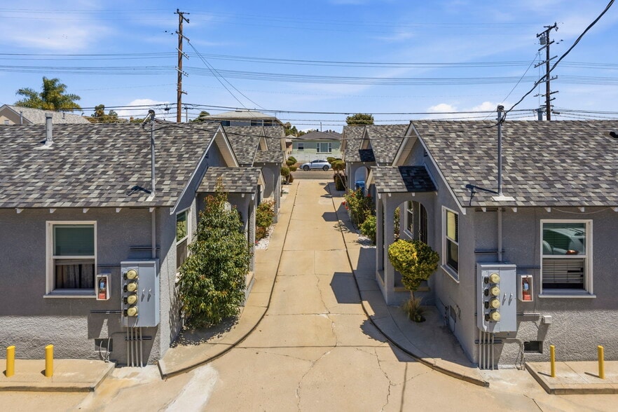 More Photos Of 1047 W 7th St, San Pedro Multifamily For Sale