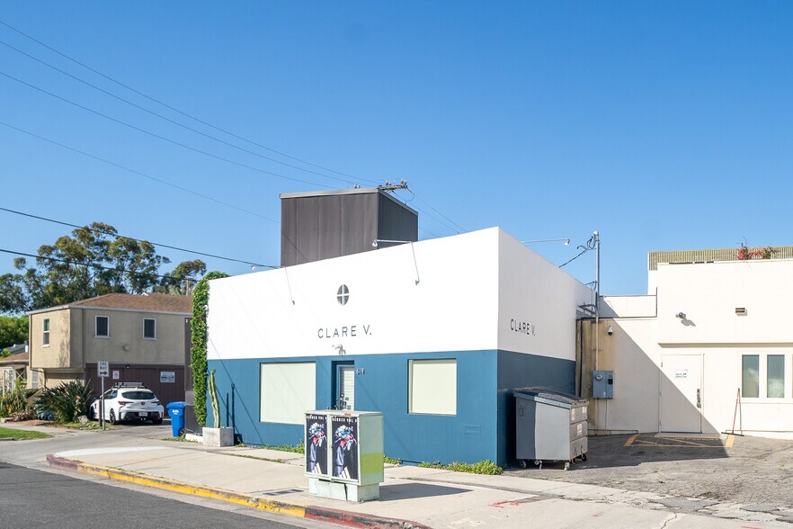 More Photos Of 619 N Croft Ave, Los Angeles General Retail For Sale