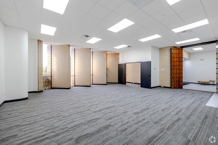 More Photos Of 250 Magnolia Ave SW, Winter Haven Coworking Space