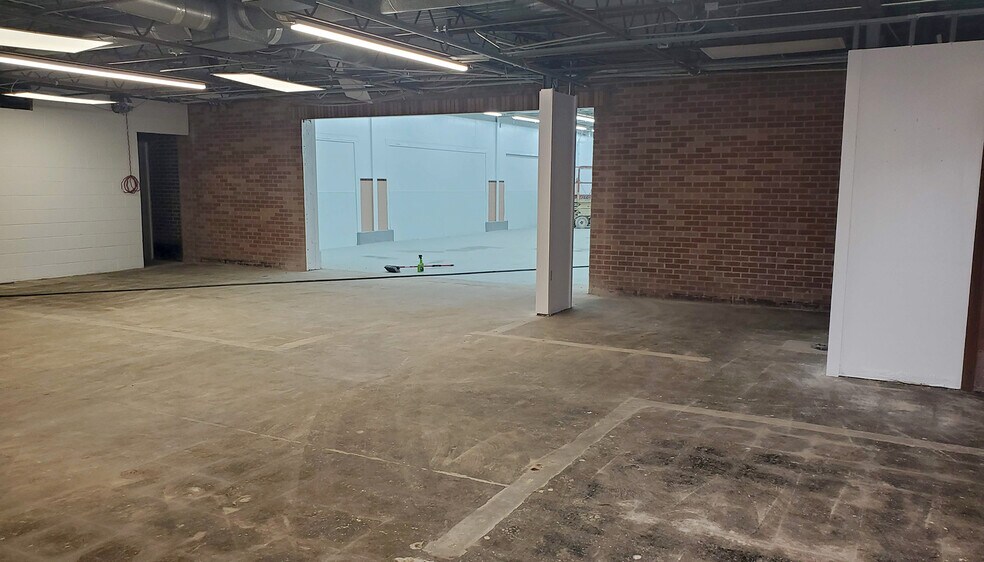 More Photos Of 3120 S Kansas Ave, Topeka Manufacturing For Lease