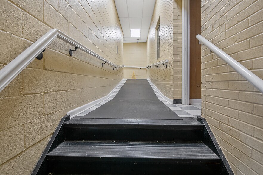 More Photos Of 214 Hawkins Ave, Sanford Medical For Sale